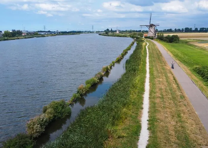 假日公园 Recreatiepark De Koornmolen *