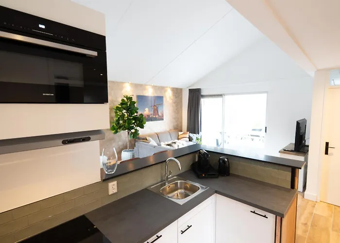 Recreatiepark De Koornmolen 假日公园 *